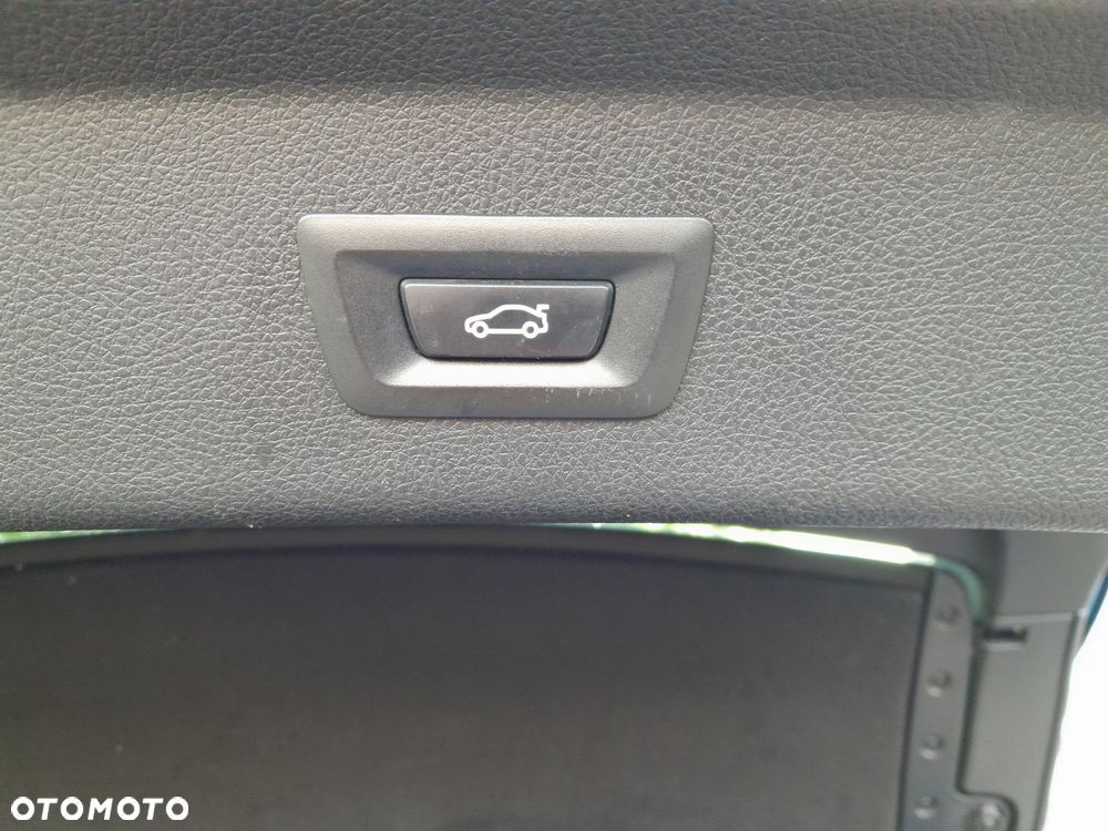 BMW Seria 3 325d Sport-Aut Sport Line - 14