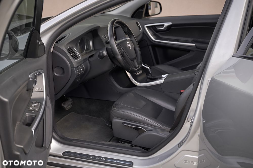 Volvo V60 D3 Geartronic Momentum - 19