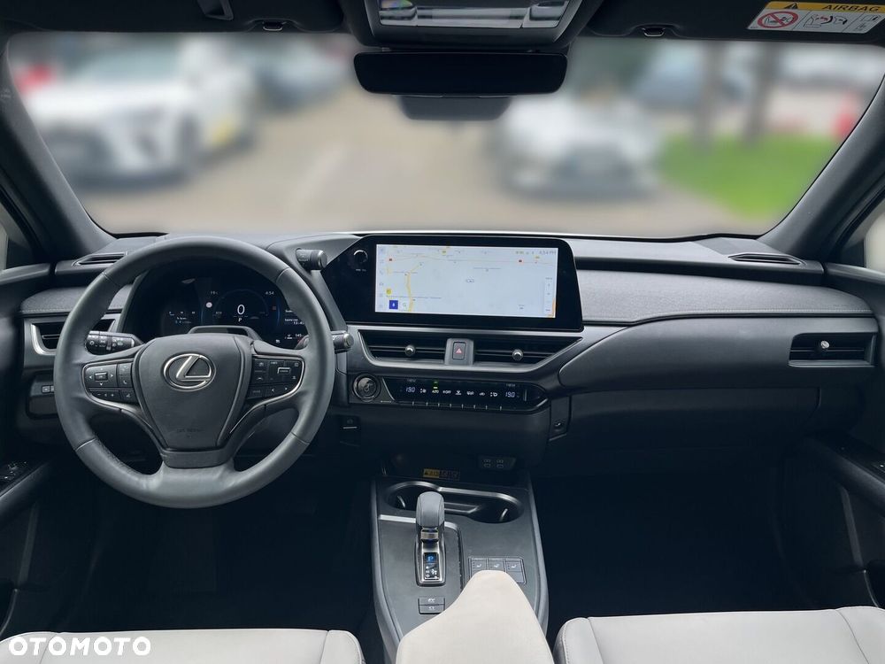 Lexus UX 300h F Sport Design - 8
