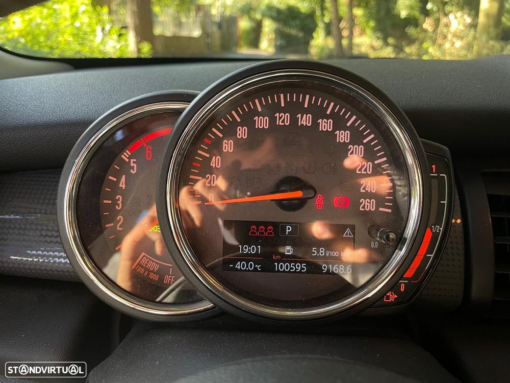 MINI 5 Portas Cooper D Aut. - 26