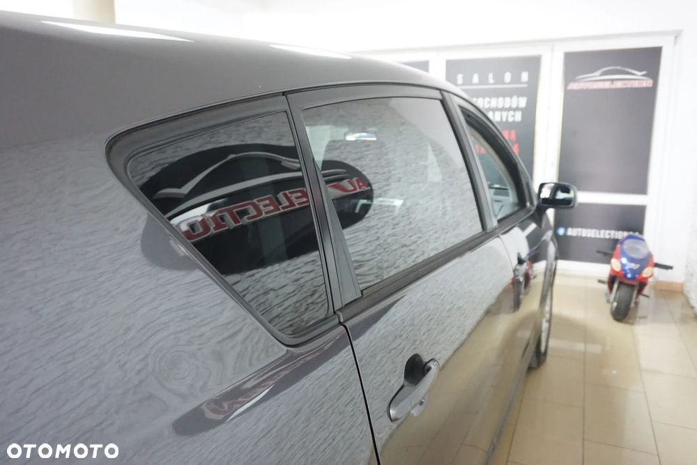 Toyota Corolla Verso 1.6 Sol - 17
