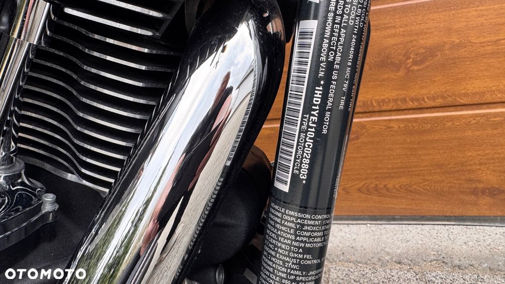 Harley-Davidson Softail Breakout - 14