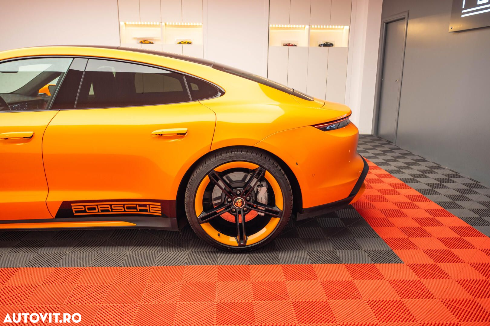 Porsche Taycan - 21