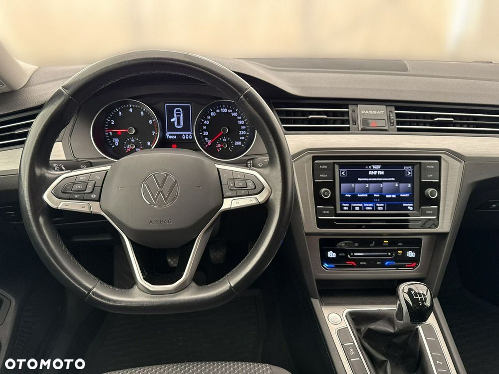 Volkswagen Passat - 15