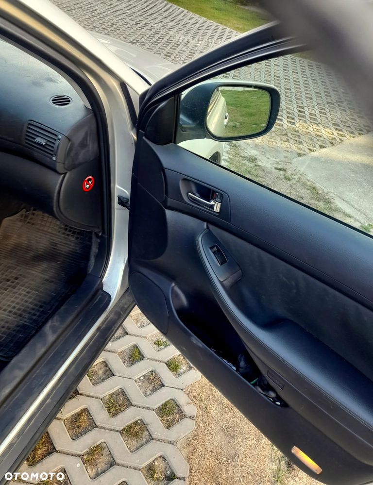 Toyota Avensis 1.8 VVT-i Luna - 21