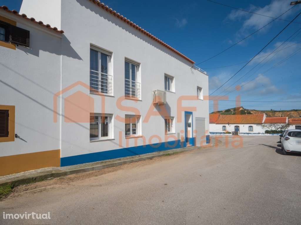 MORADIA T4 COM TERRAÇO JUNTO Á PRAIA - Grande imagem: 2/34