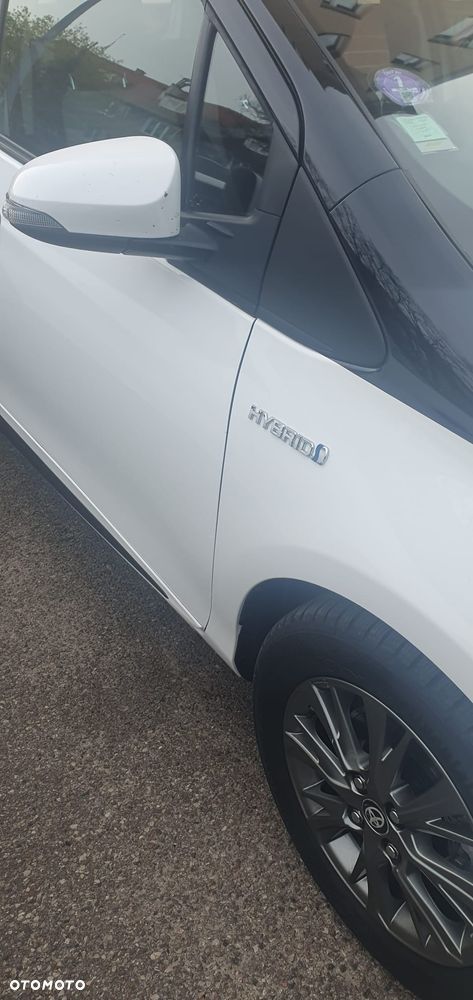 Toyota Yaris Hybrid 100 Premium - 2