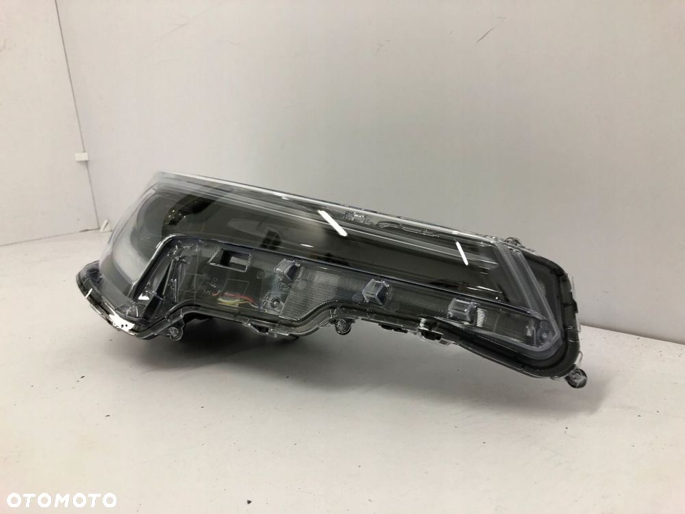 TOYOTA COROLLA E21 LIFT 22- FULL LED LAMPA PRZEDNIA PRAWA 81110-02X10 - 2