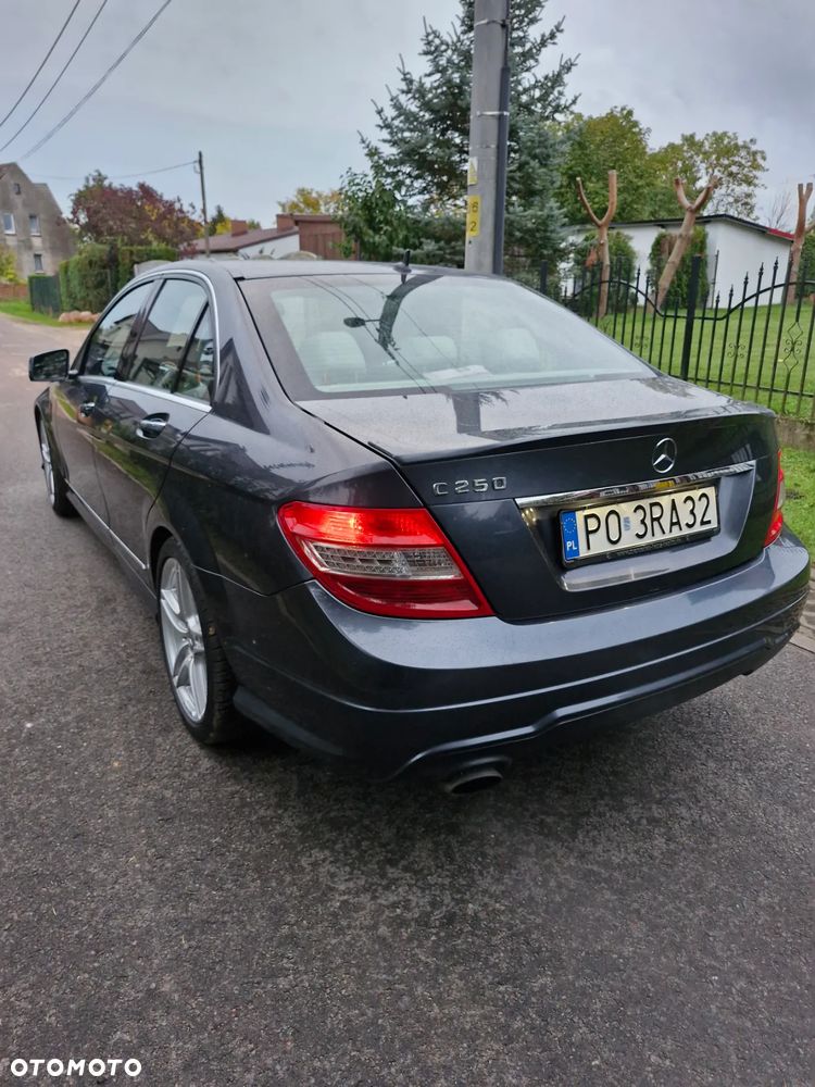 Mercedes-Benz Klasa C 250 CGI BlueEff Elegance - 33
