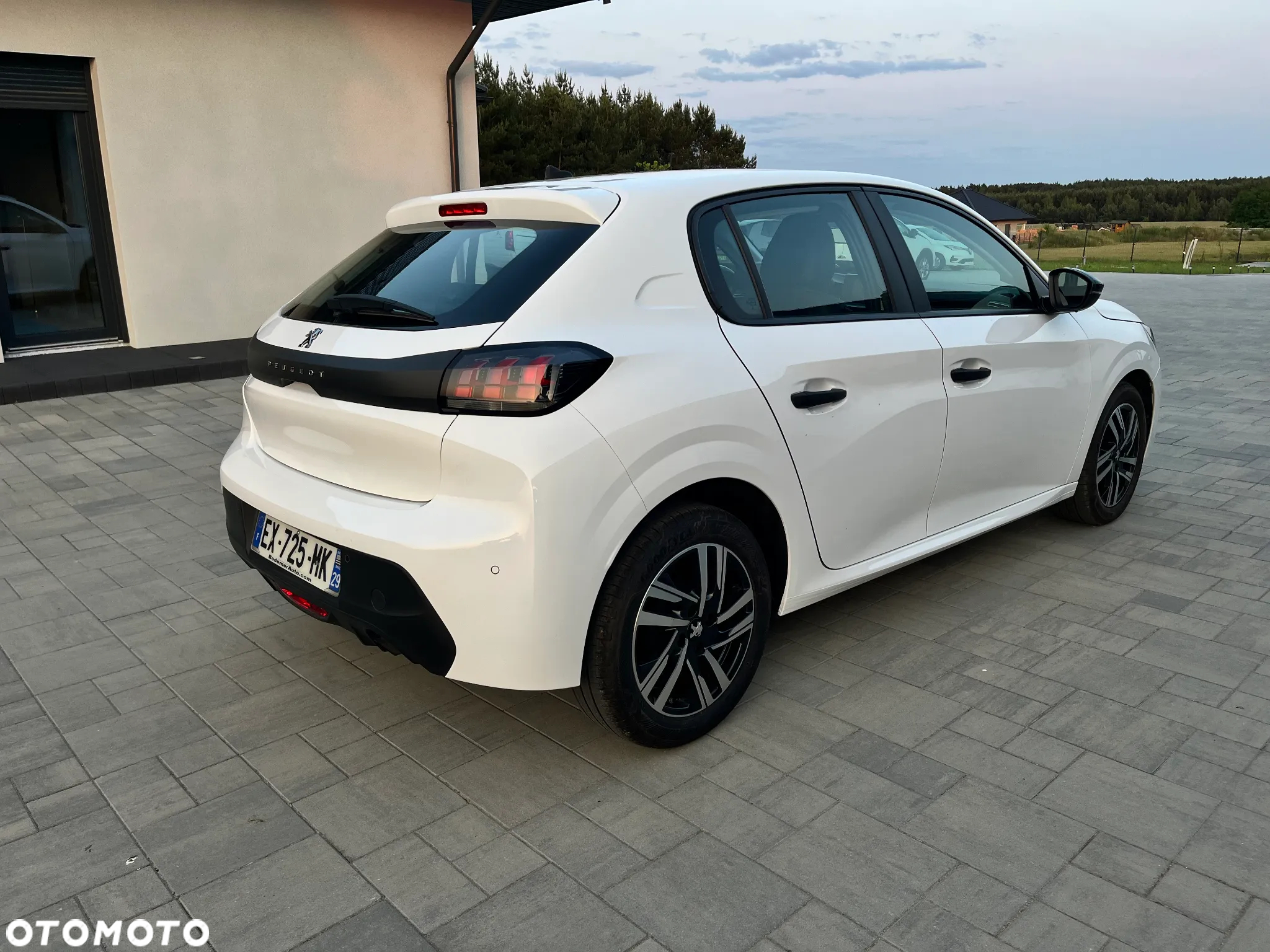 Peugeot 208 - 5