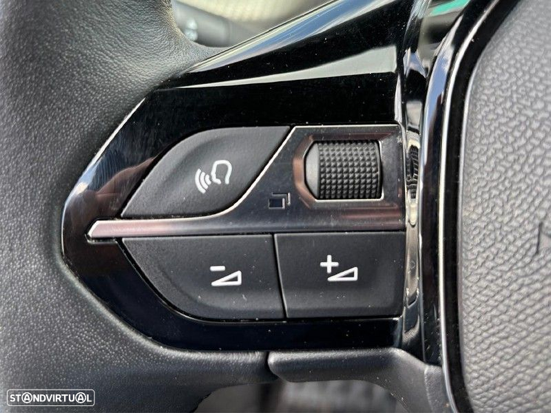 Peugeot 2008 1.2 PureTech Active Pack - 17