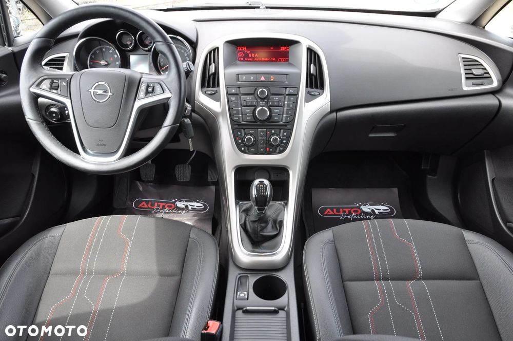 Opel Astra 1.4 Turbo 150 Jahre - 11
