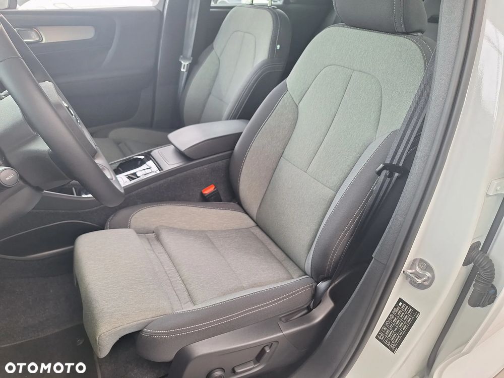 Volvo XC 40 B3 Plus Dark - 12