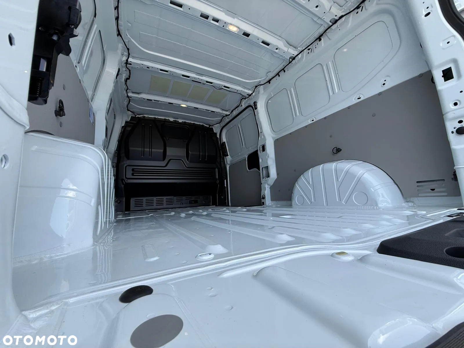 Volkswagen Transporter T7 - 11