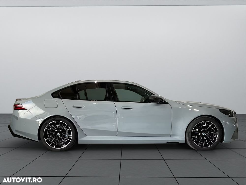 BMW M5 xDrive - 10