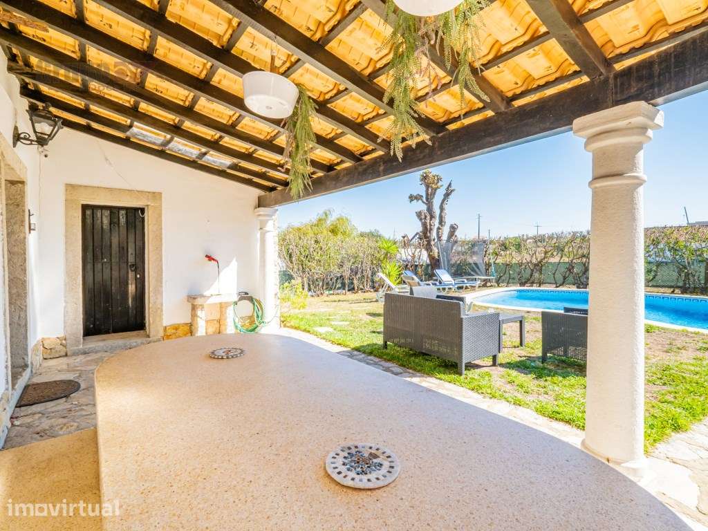 Refúgio entre o Campo e o Mar: Moradia T3 com Piscina em Sesimbra - Grande imagem: 2/33