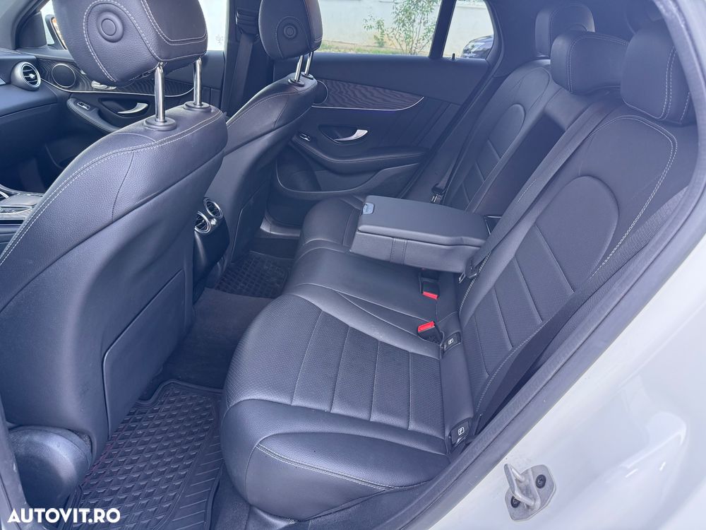 Mercedes-Benz GLC Coupe 300 e 4Matic 9G-TRONIC AMG Line Plus - 9