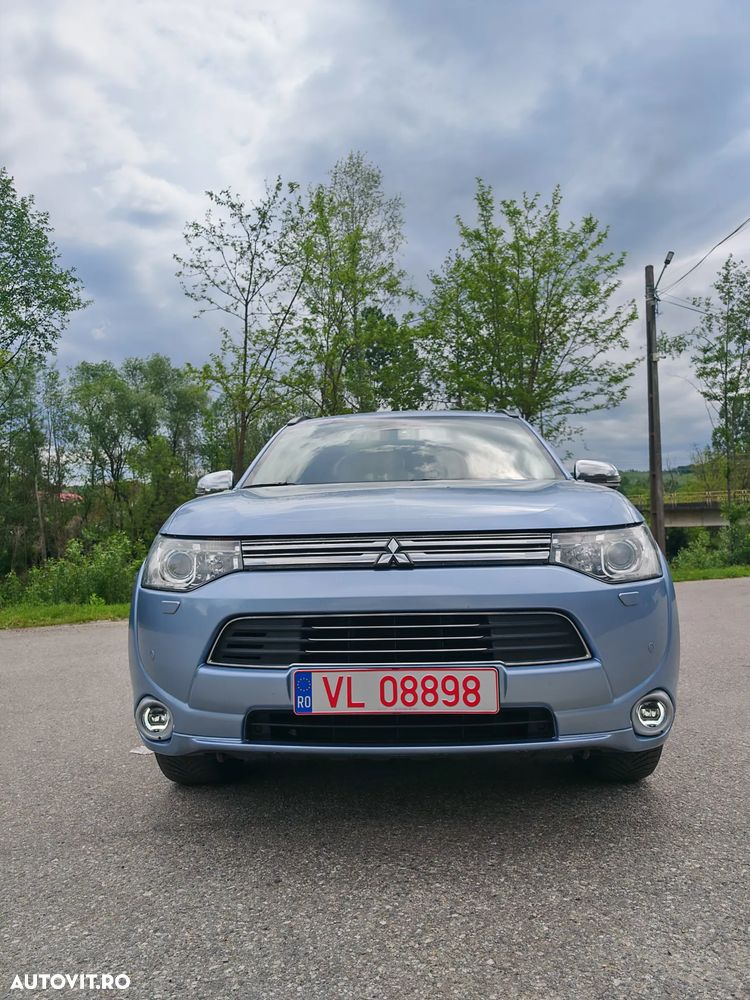 Mitsubishi Outlander - 11
