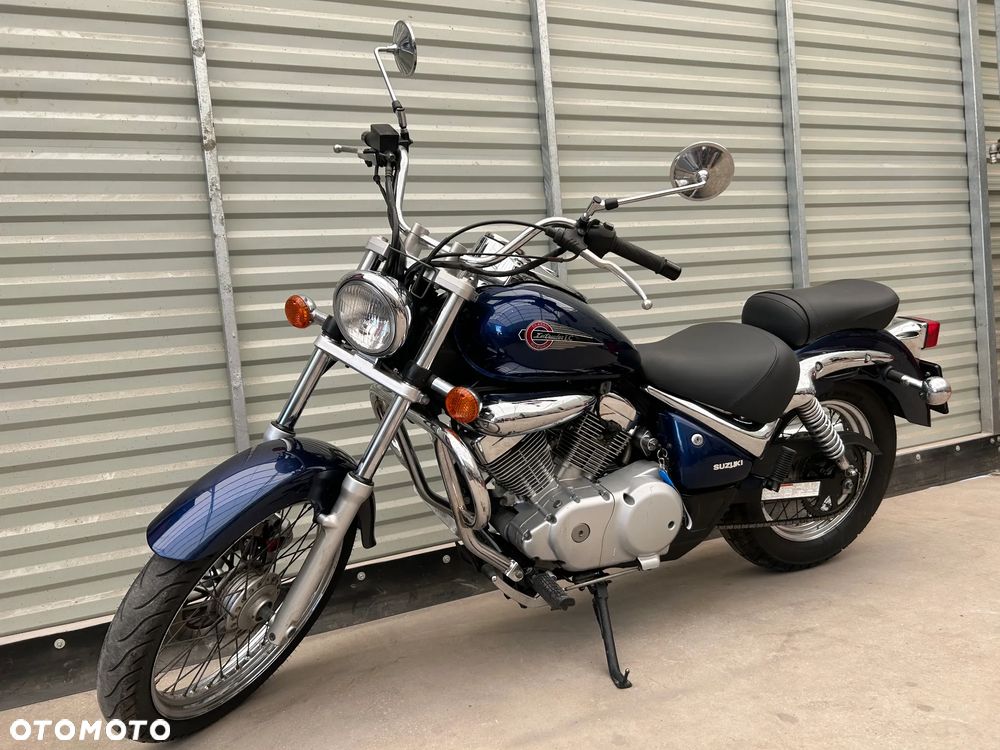 Suzuki Intruder - 1