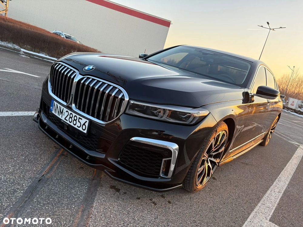 BMW Seria 7 750i xDrive sport - 9
