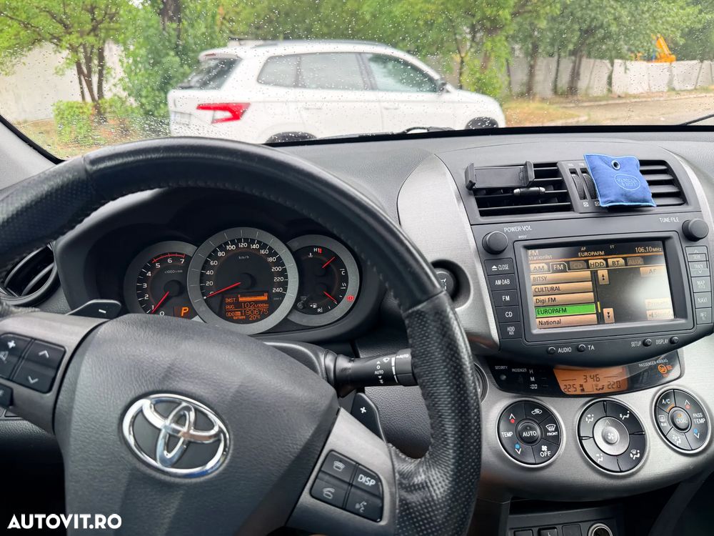 Toyota RAV4 - 7