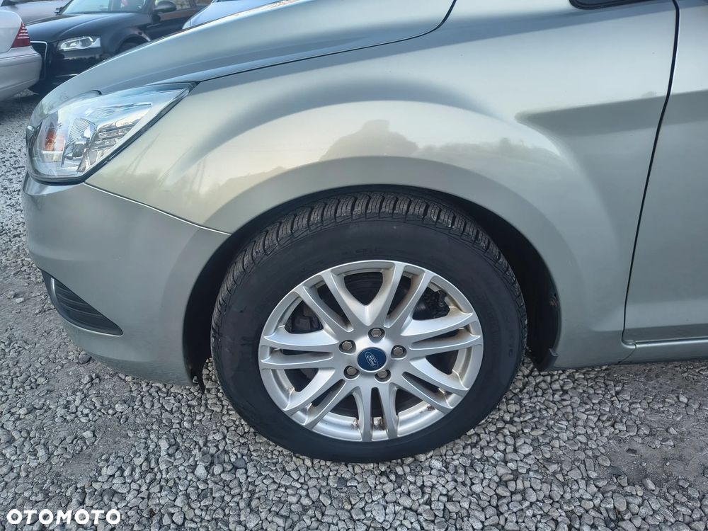 Ford Focus 1.6 Ghia - 10