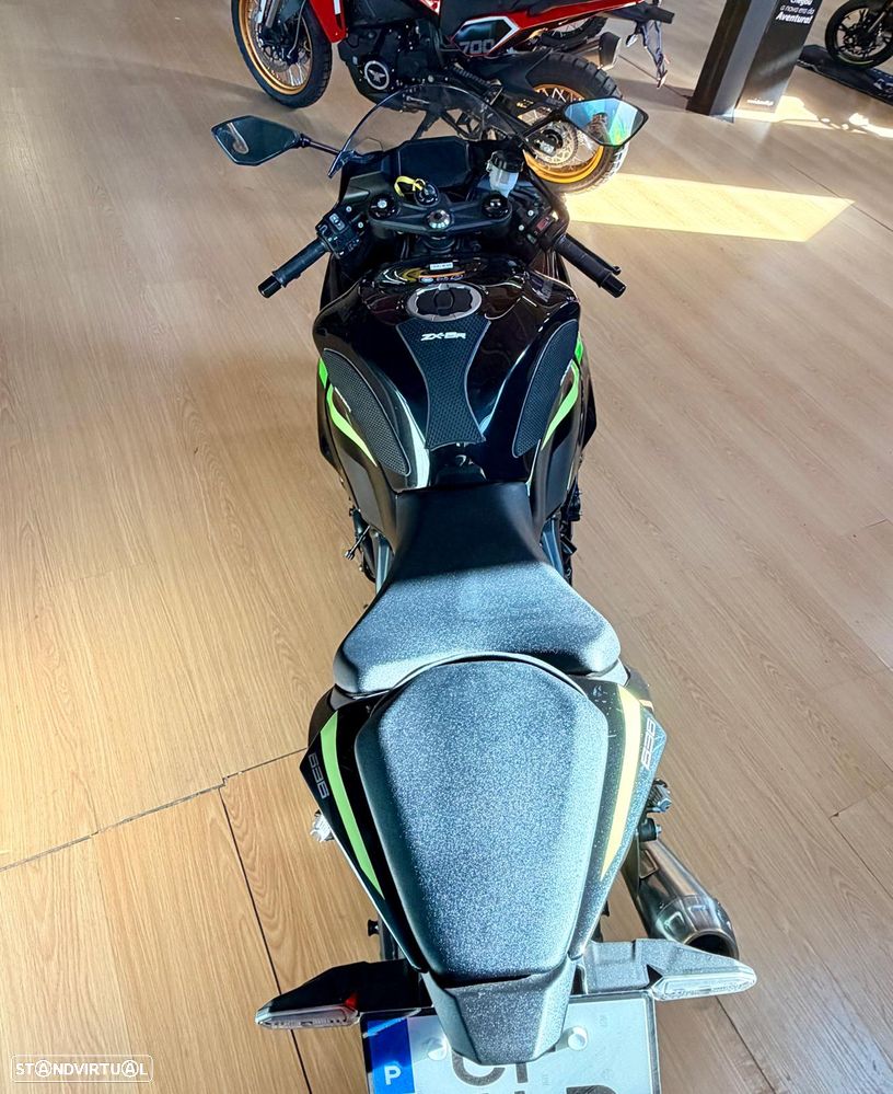 Kawasaki Ninja ZX6R - 6