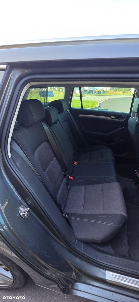 Volkswagen Passat 2.0 TDI SCR DSG Comfortline - 16