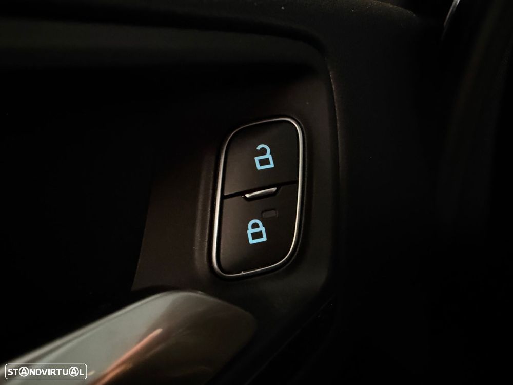 Ford Focus 1.5 TDCi ECOBlue ST-Line - 19