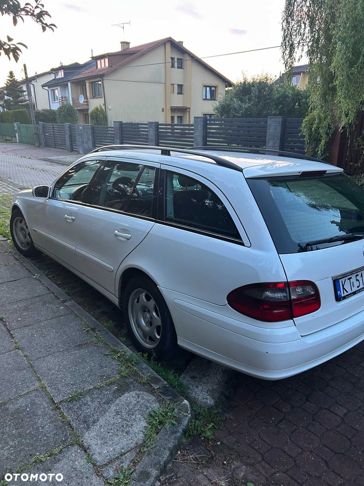Mercedes-Benz Klada E 2004 photo 5