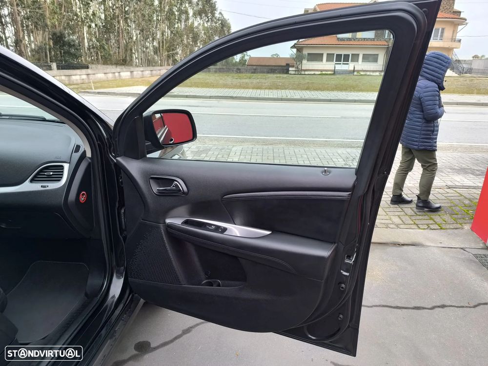 Fiat Freemont 2.0 M-Jet Urban - 26