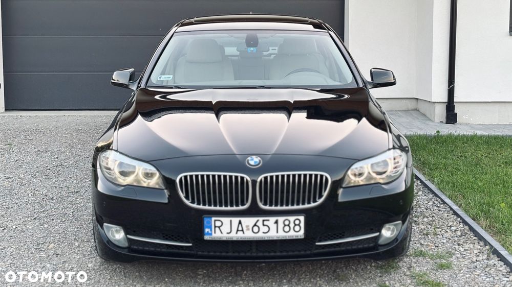 BMW Seria 5 528i - 11