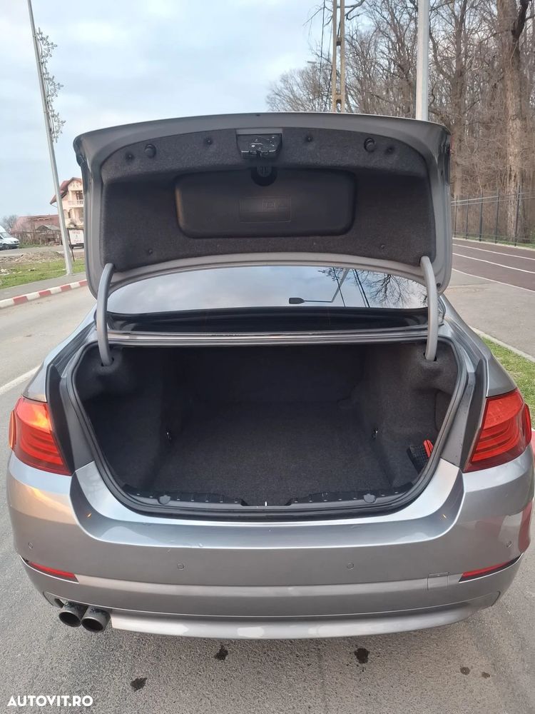 BMW Seria 5 525d Aut. - 9