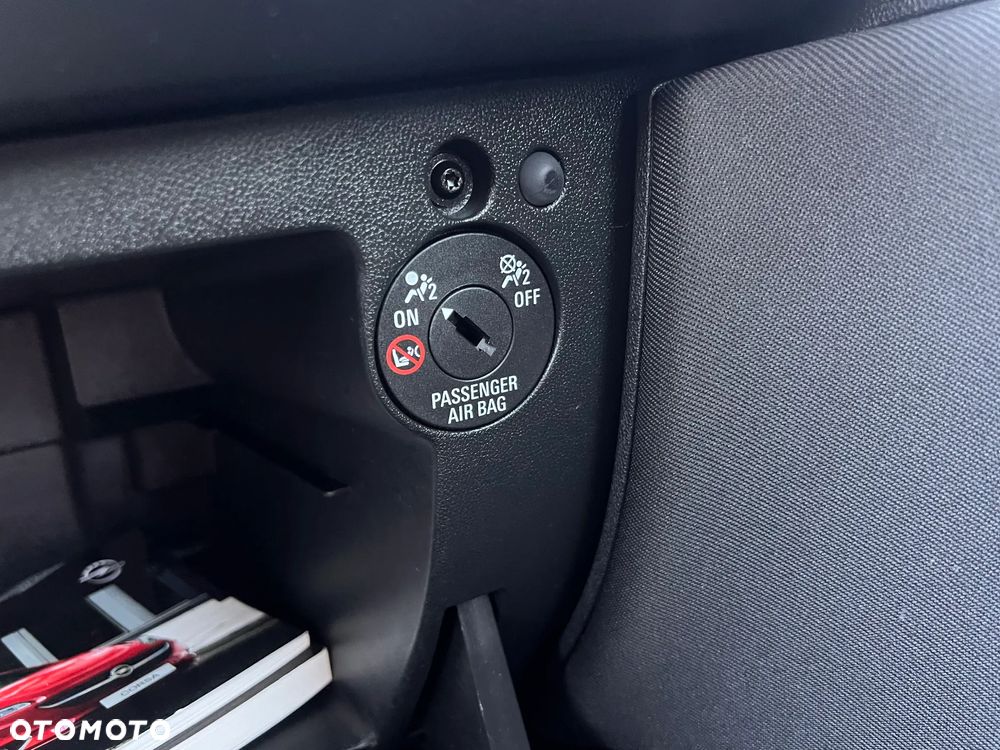 Opel Corsa 1.4 Cosmo - 30