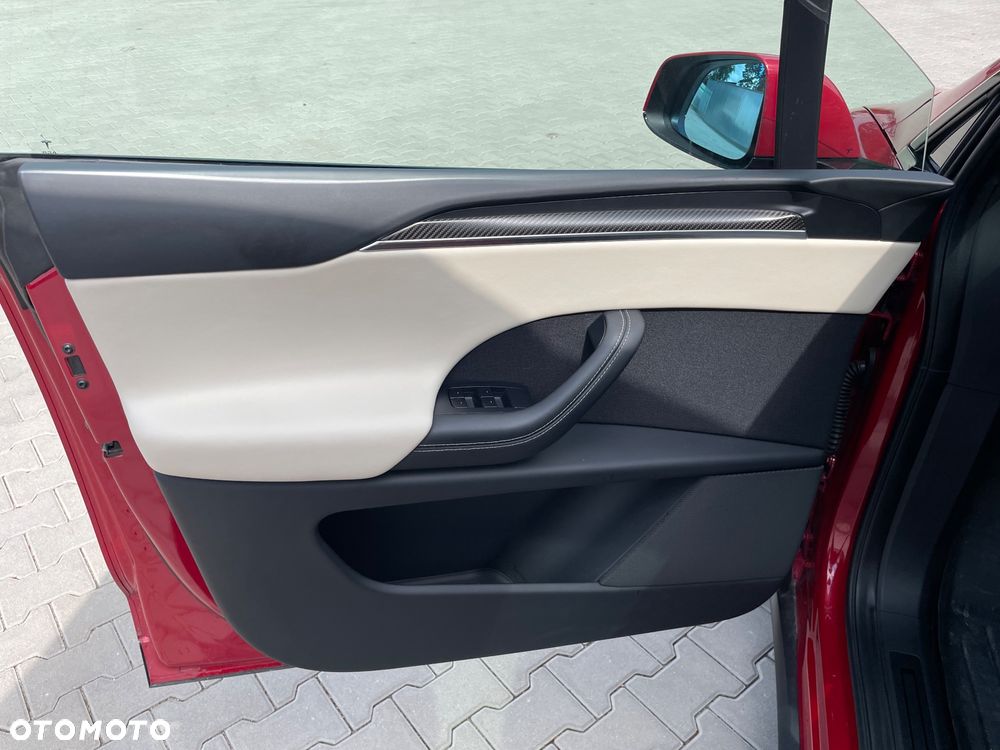 Tesla Model X Plaid - 12
