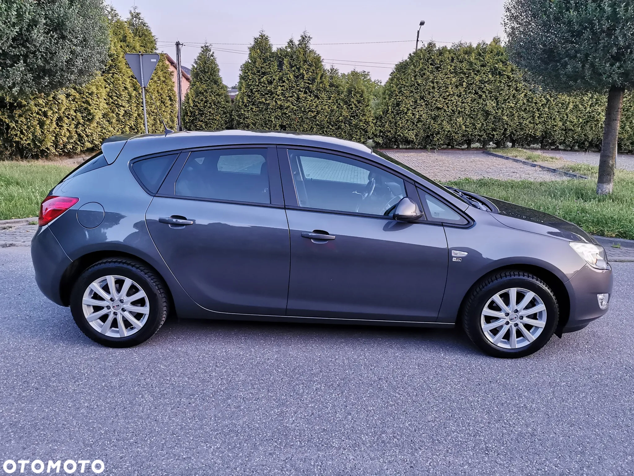 Opel Astra 1.4 Turbo 150 Jahre - 10
