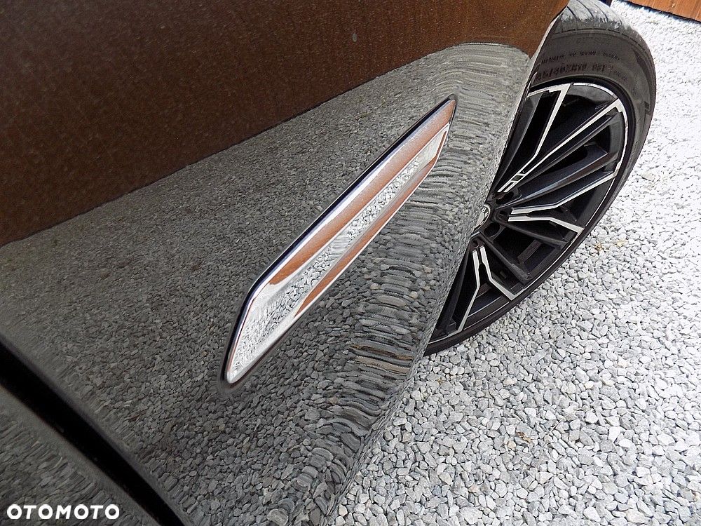 BMW Seria 5 518d - 26