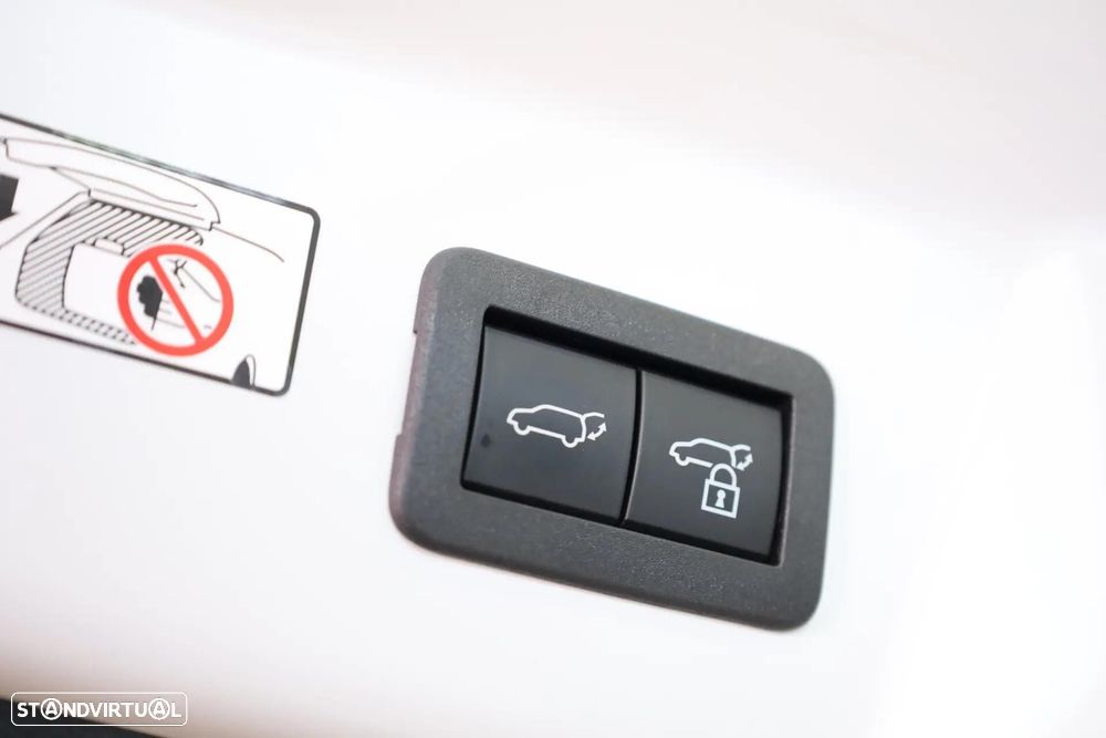 Toyota Prius 2.0 Plug-in Luxury - 20