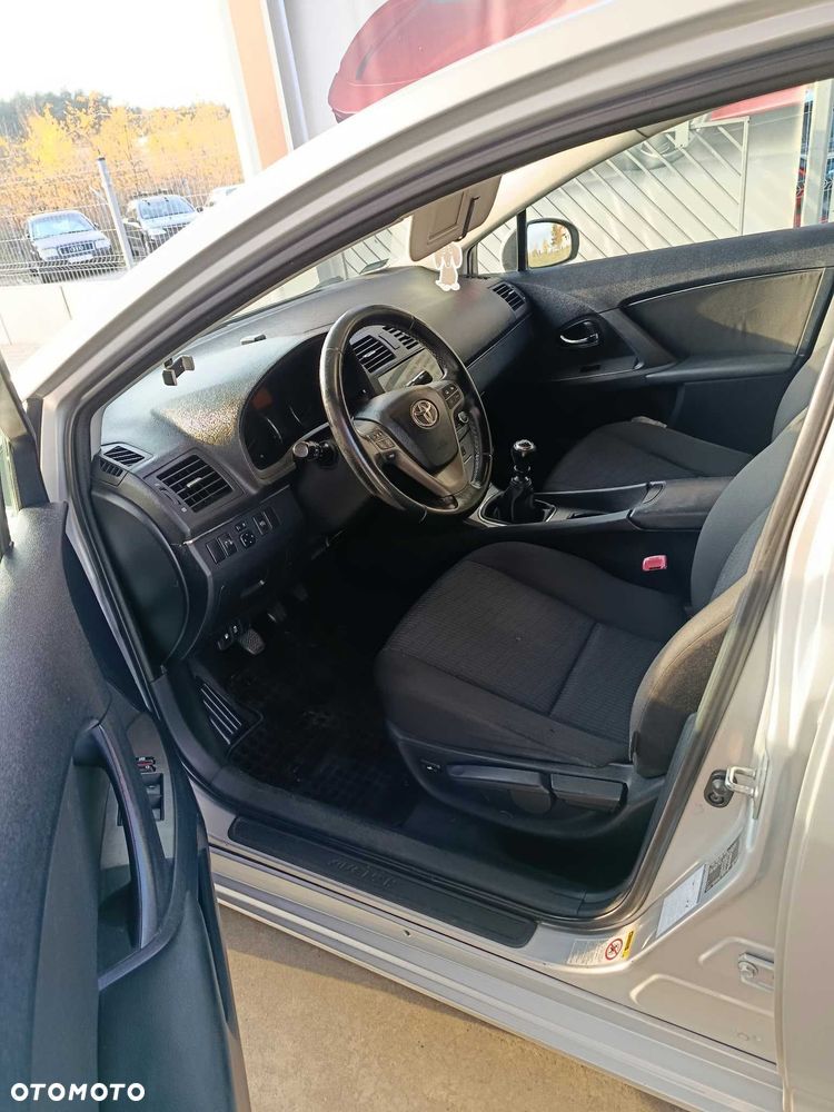 Toyota Avensis - 8