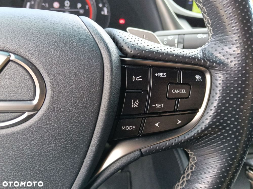 Lexus ES 300h F Sport - 18