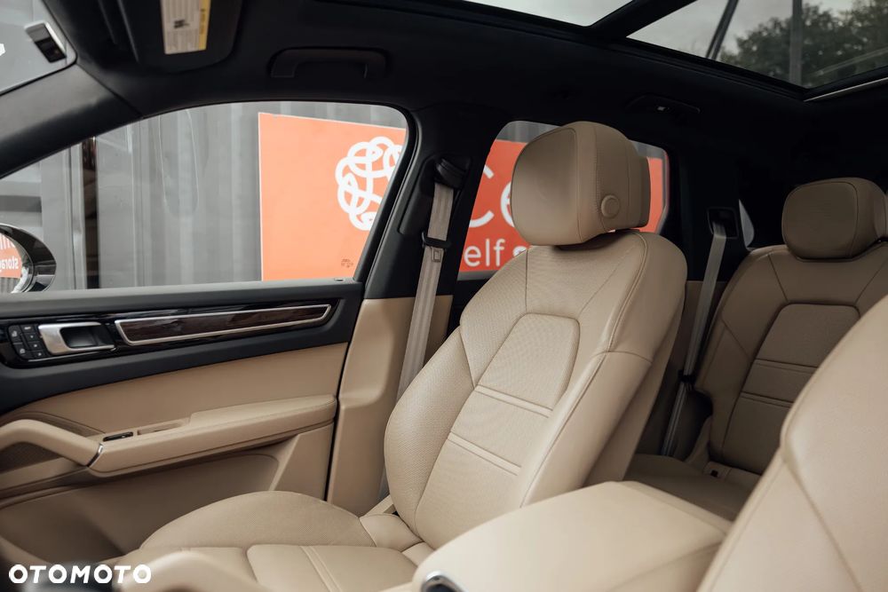 Porsche Cayenne Platinum Edition - 17