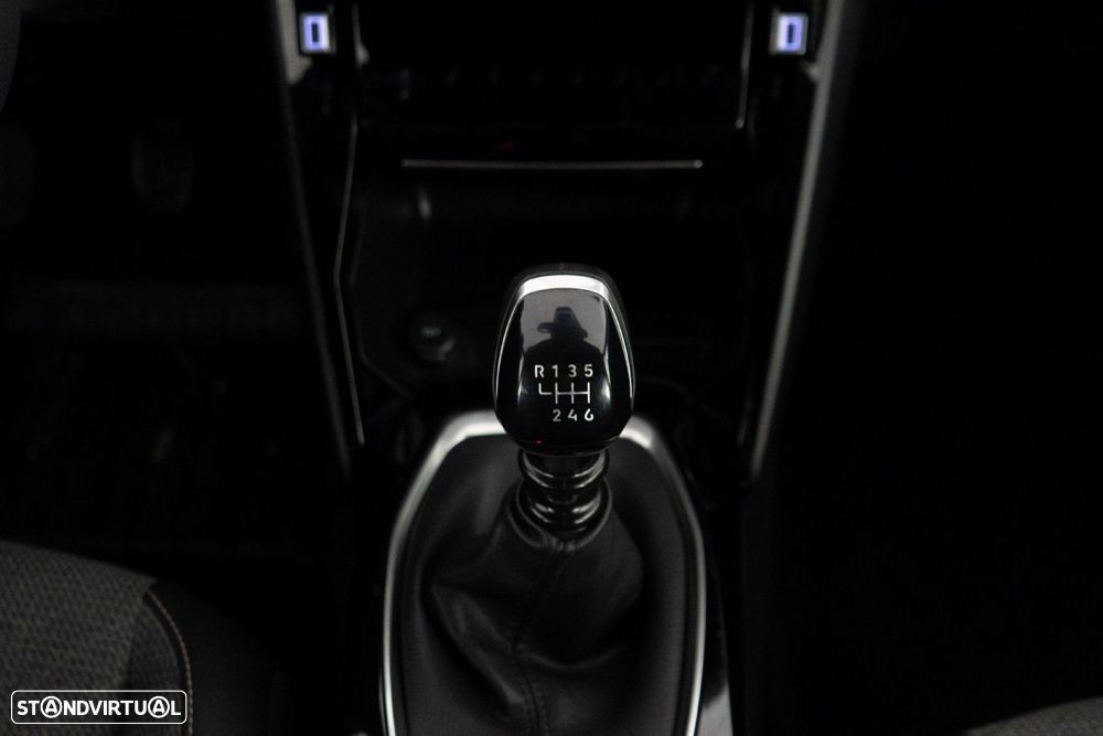 Peugeot 2008 1.2 PureTech Allure Pack - 26