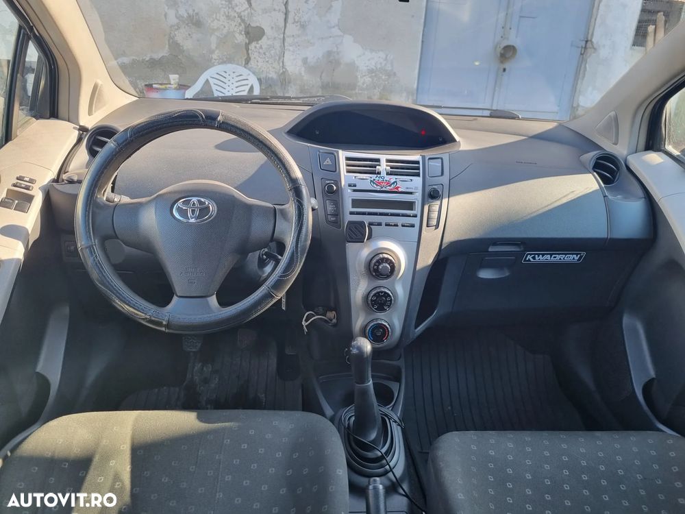 Toyota Yaris - 12