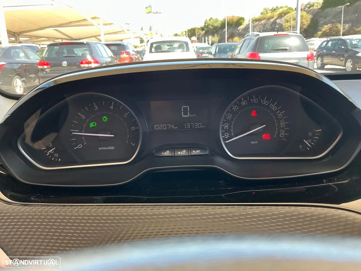 Peugeot 208 1.2 VTi SE Style - 4