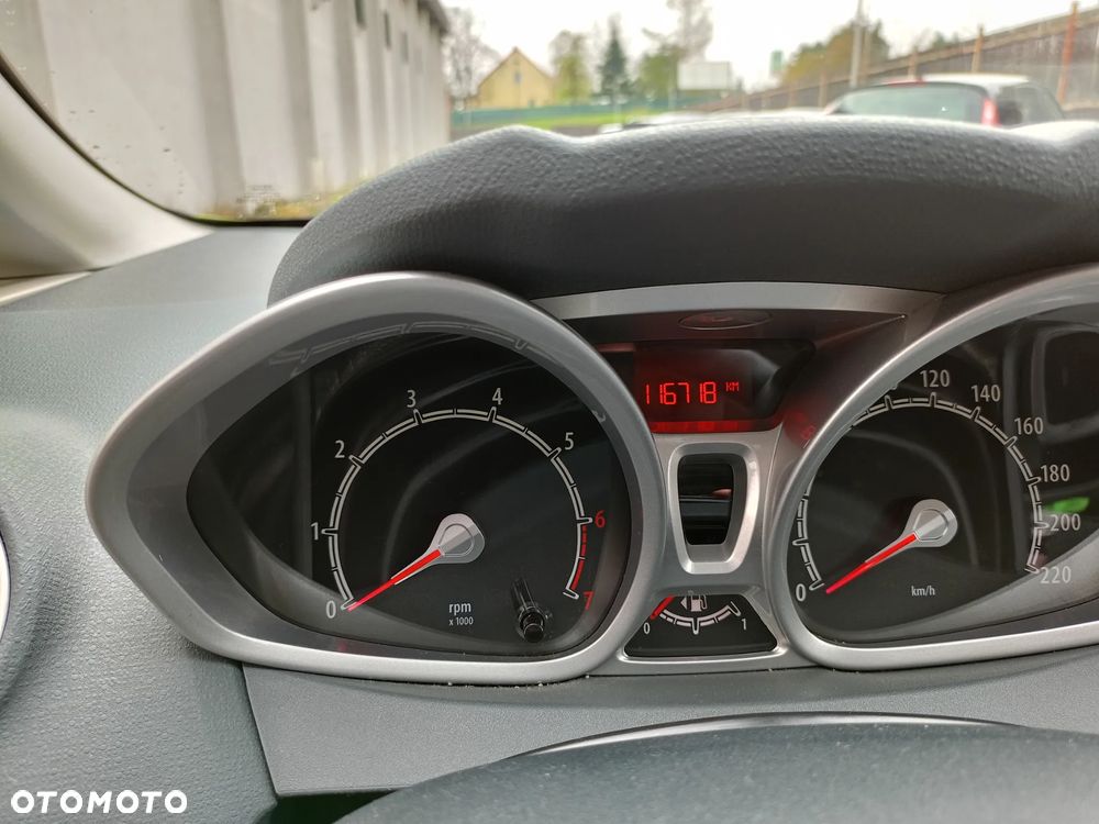 Ford Fiesta 1.4 Autom Titanium - 11