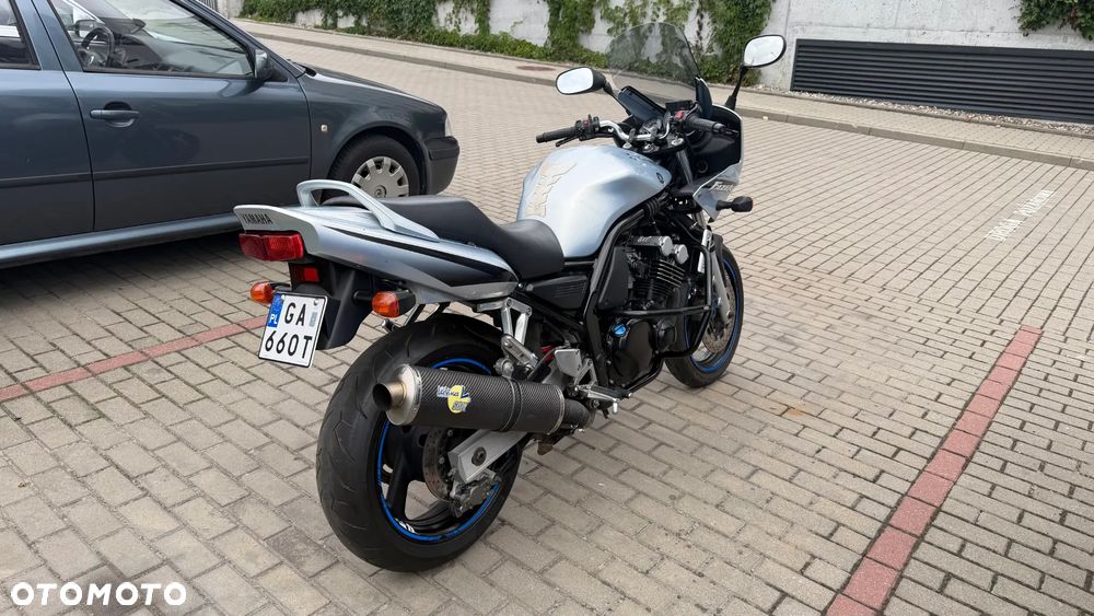 Yamaha FZS - 32