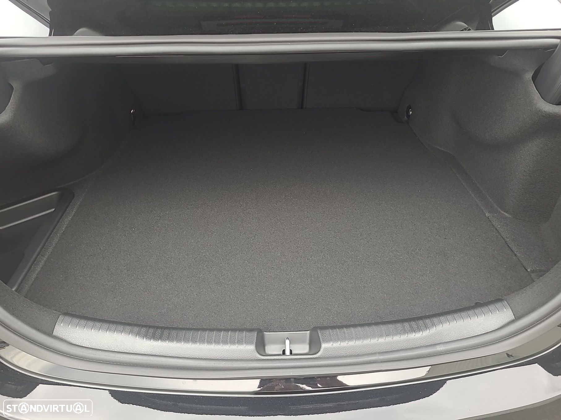 Mercedes-Benz C 300 e AMG Line - 13