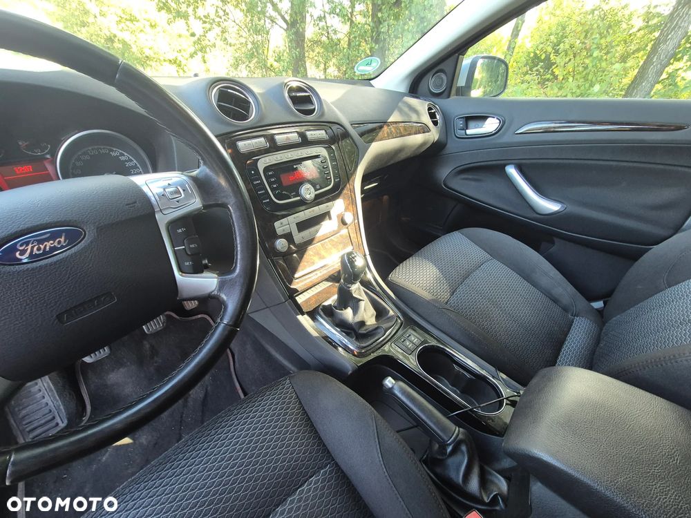 Ford Mondeo 2.0 Ghia X100 / X - 19