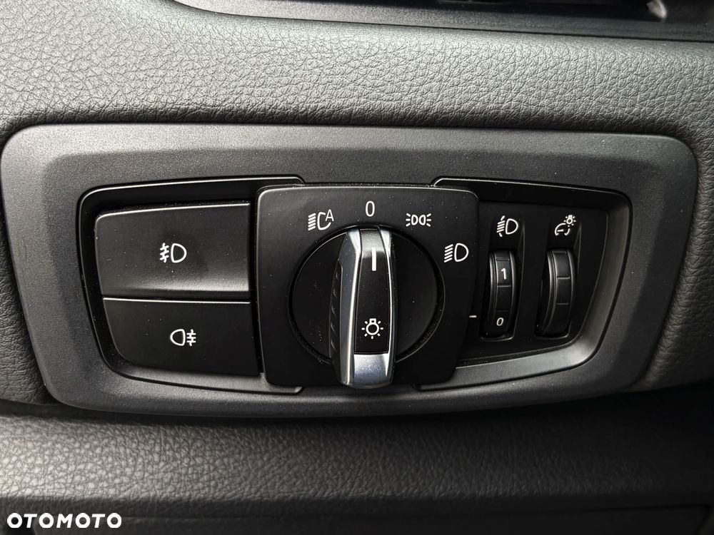 BMW Seria 2 220i Sport-Aut Advantage - 35