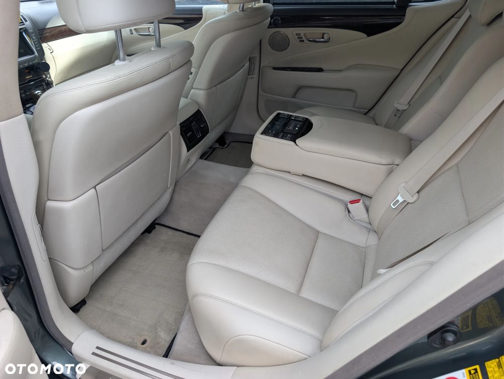 Lexus LS 600h Elegance - 27